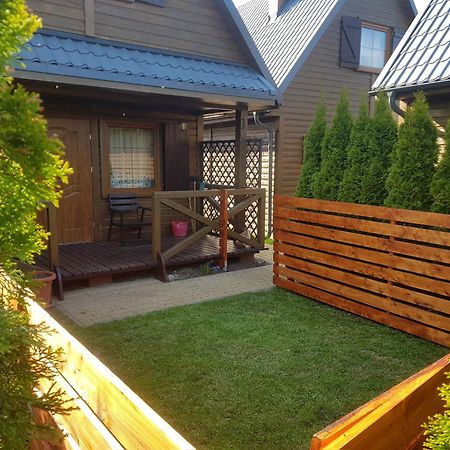 Caloroczne Domki Nad Morzem I Jeziorem Jezierzany Exterior photo