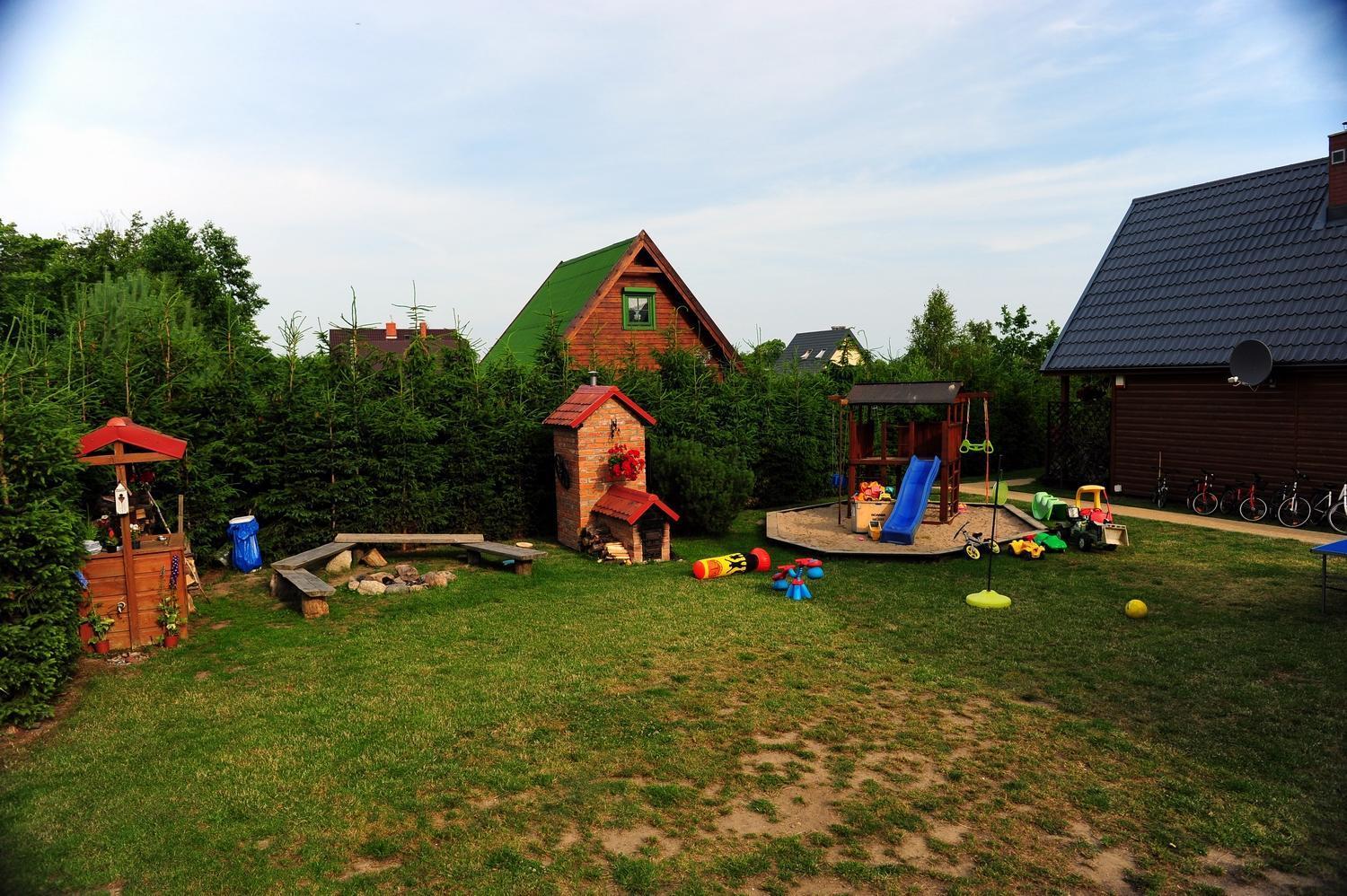 Caloroczne Domki Nad Morzem I Jeziorem Jezierzany Exterior photo