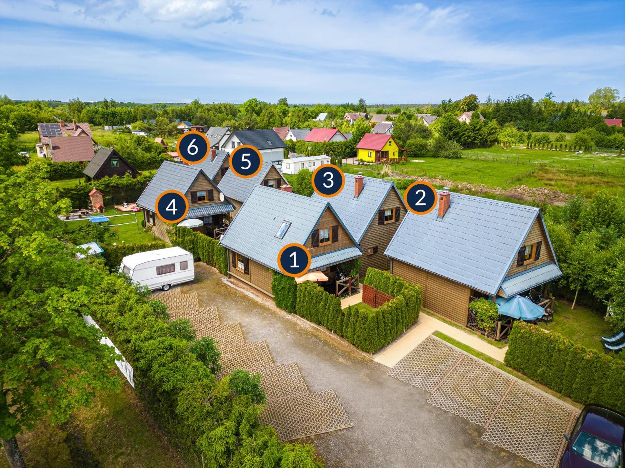 Caloroczne Domki Nad Morzem I Jeziorem Jezierzany Exterior photo
