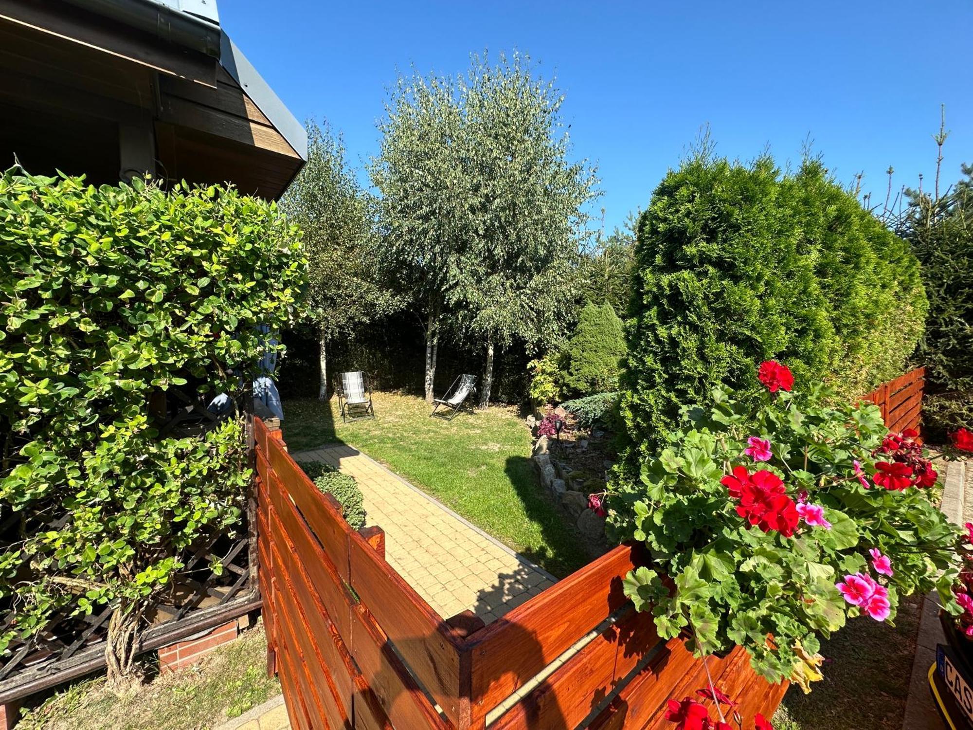 Caloroczne Domki Nad Morzem I Jeziorem Jezierzany Exterior photo